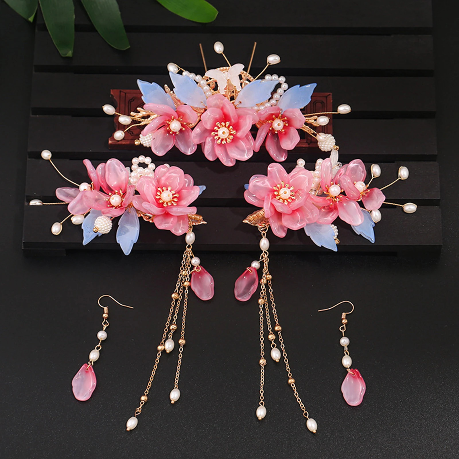 Home>Products>China Long Hair>Long Flow Su Step Shake Retro Pearl Hairpin 250409