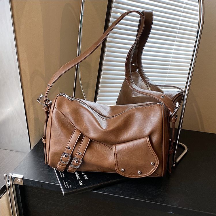 Elegant Niche Brand Feminine Fall Fashion Crossbody Luxurious Material for Everyday Use