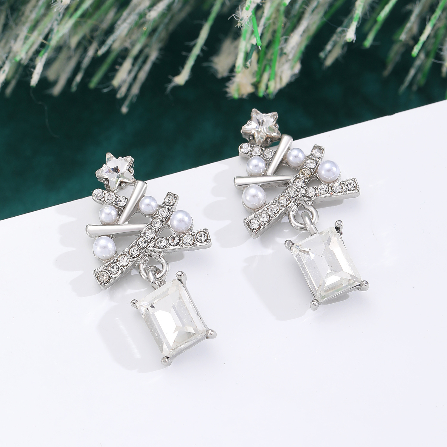 Dia-encrusted Imitation Pearl Christmas Tree Stud Women's Party Earrings