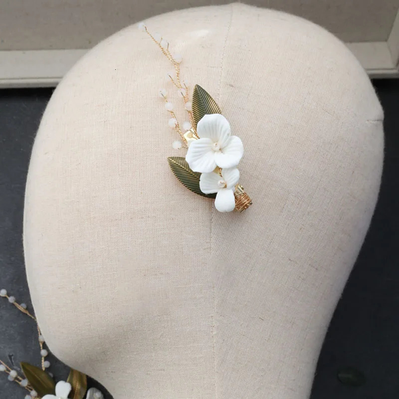 Hand drawn green leaf bridal hair clip flower wedding ball accessories womens headwear 250409