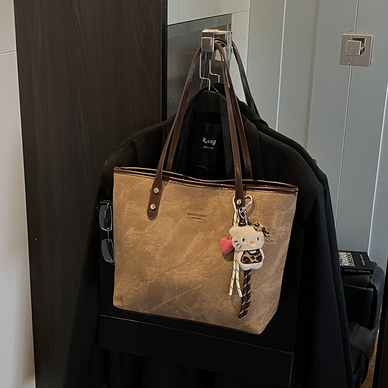 Ladies' summer vintage high-end wide shoulder bag, casual simple versatile crossbody bag, high-end commuting leisure bag, shopping bag, versatile