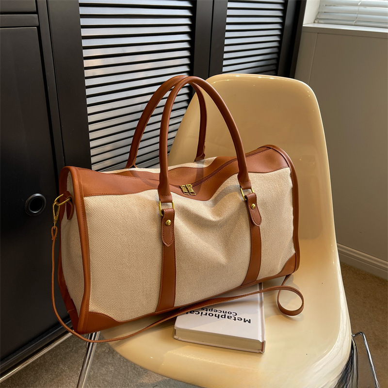 Designer's short distance travel bag, large capacity fashionable shoulder bag, new commuting fashionable handbag, crossbody bag