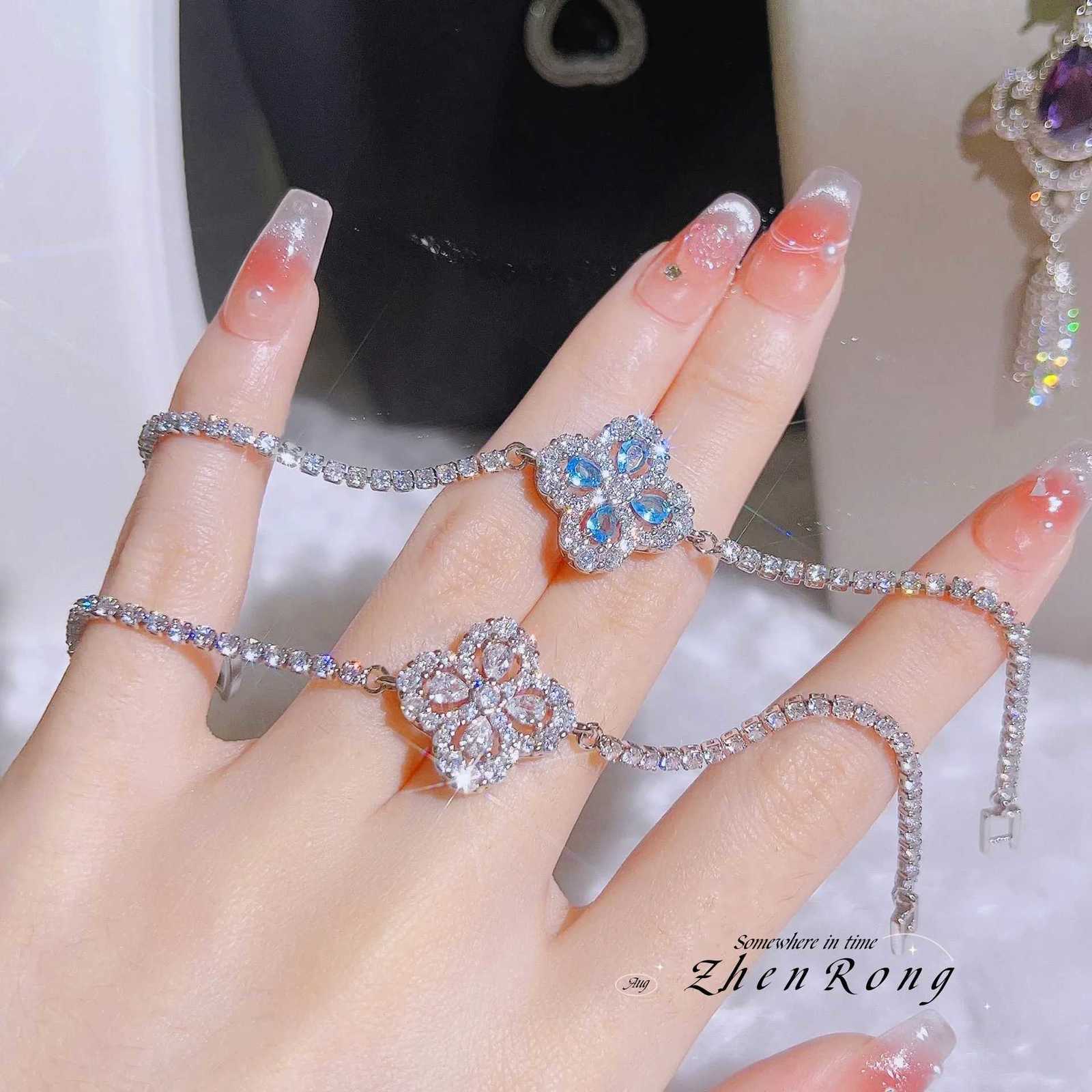 Foydjew 2023 New Trend Four-leaf Clover Design White/Blue Zircon Austria Crystal Bracelets Chain For Women Daily AccessoriesT251110