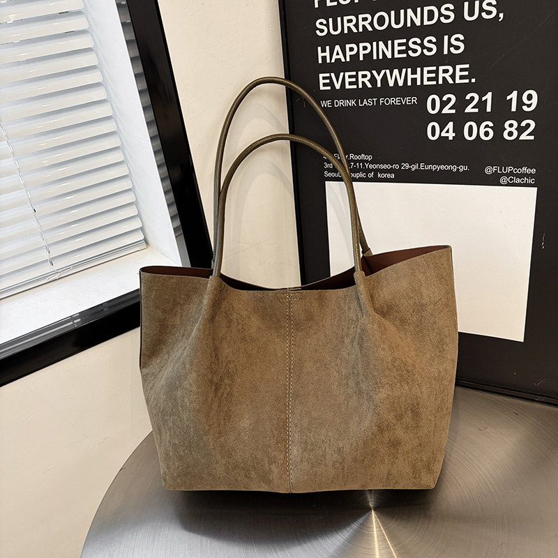 Sleek Designer Crossbody Bag with Vibrant Colors Perfect Everyday Companion