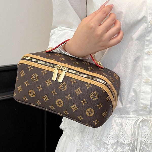 Large-capacity Cosmetic Bag 2025 New Retro Portable Travel Cosmetics Portable Toiletry Storage Bag Storage Bag