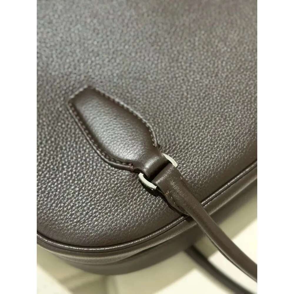 VOAETEC Niche High-End Women's New Leather First Layer Cowhide Large-Capacity Bowg Portable Large Bag Commuting