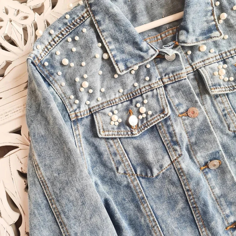 Bachelorette Jean Jackets Hen Party Gift Customized Bridal Cowboy Jacket Pearl Mrs. Outerwear Bridesmaid Personalized Coats Wedding Day 250409