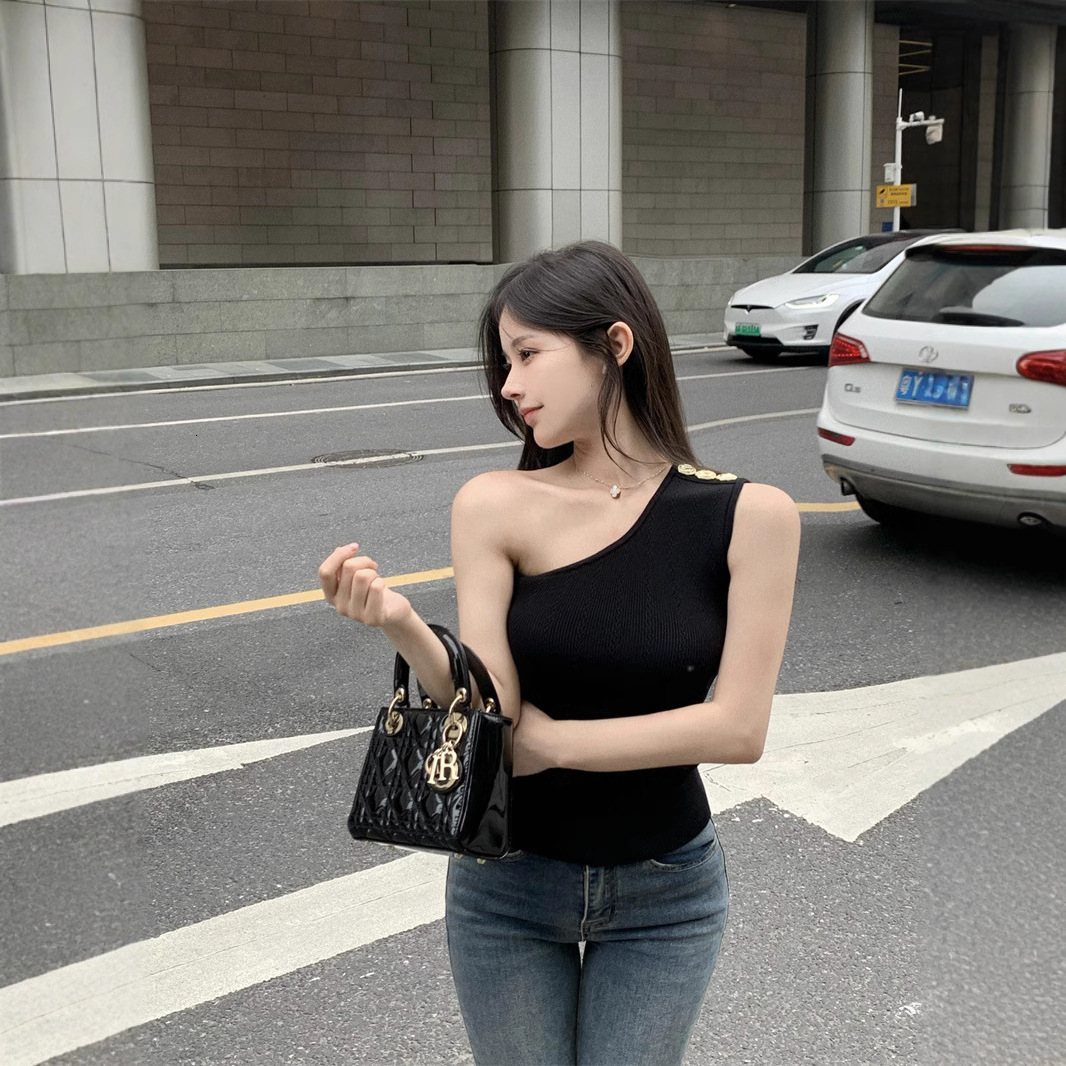 2025S Designer Women S T Shirt Black Knitted Single Shoulder Strap Tank For Women In Summer Spicy Girl Off Shoulder Slim Fit Irregular And Sexy Top