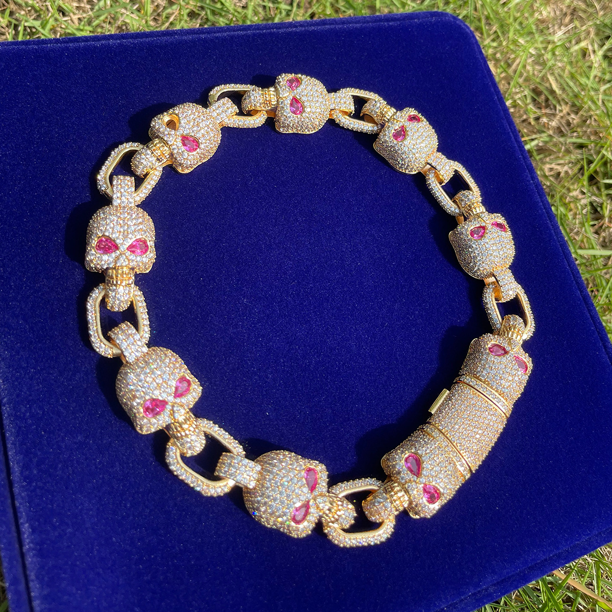 Hip hop trendsetter skull necklace Moissanite chain unique and niche hip-hop accessory