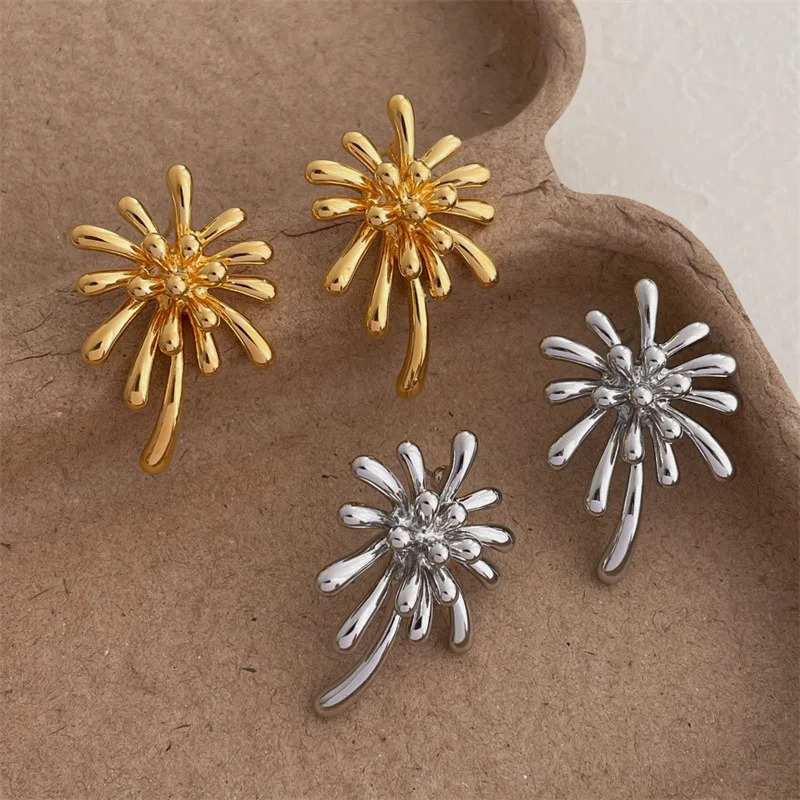 XIALUOKE Retro Metal Geometric Fireworks Stud Earrings For Women European American Style Personality Earrings Travel Jewelry 250409