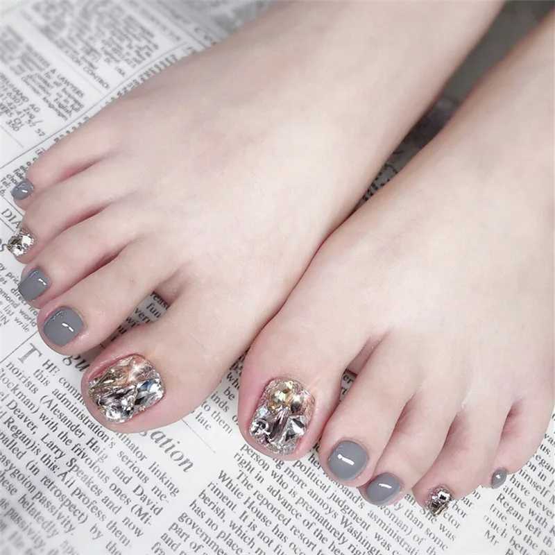 24 pieces of French diamond flower decorative fake nail art fully covered waterproof fake nail set pressed on the nails according to the design W25041