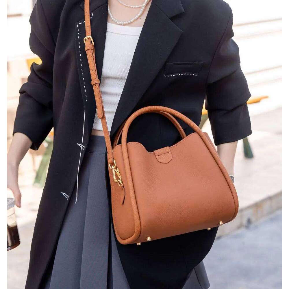 Large-Capacity Commuting Women Vintage Tote Handbag Bucket Shoulder Lady Office Shopping Slant Cowhide Leather Bag St251110