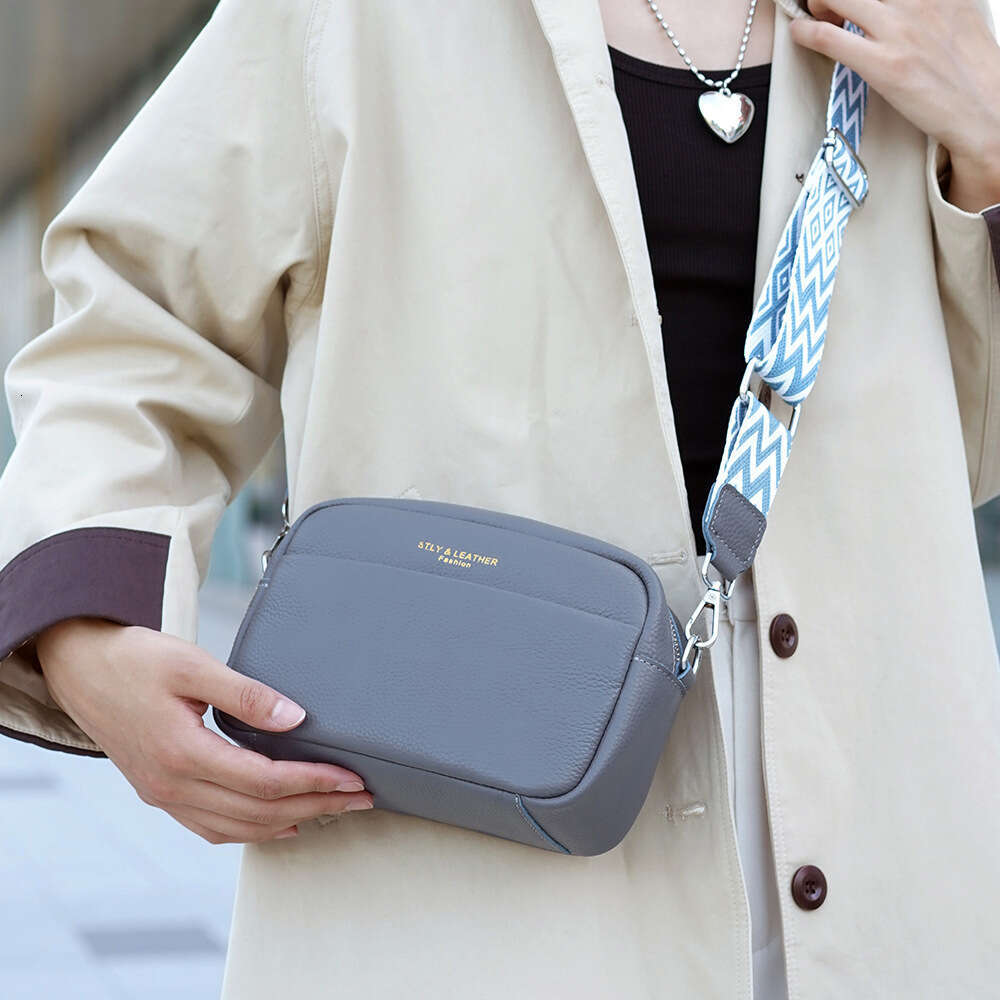 Single shoulder crossbody women's wholesale fashionable commuting simple top layer cowhide small square bag 2025 new style temperament chic elega