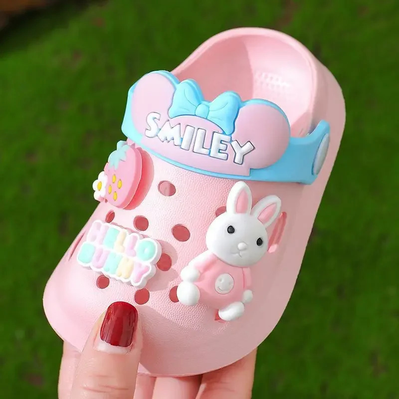 Cute cartoon childrens slider breathable anti slip EVA soft sole suitable for boys and girls slider childrens shoes 250409