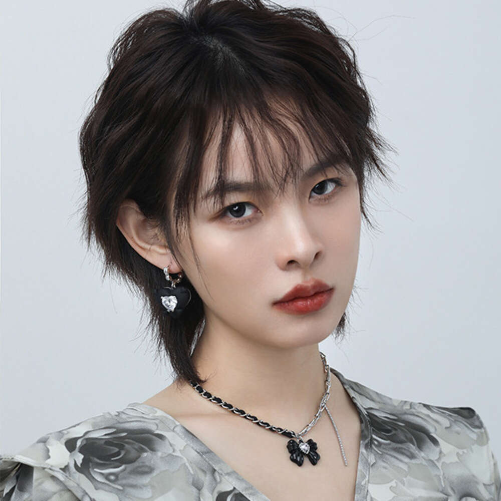 Butterfly Bow Pendant Necklace for Women, High-End Design, Unique Chain, Niche Fashion, Sweet Cool Hot Girl Style Collarbone Chain