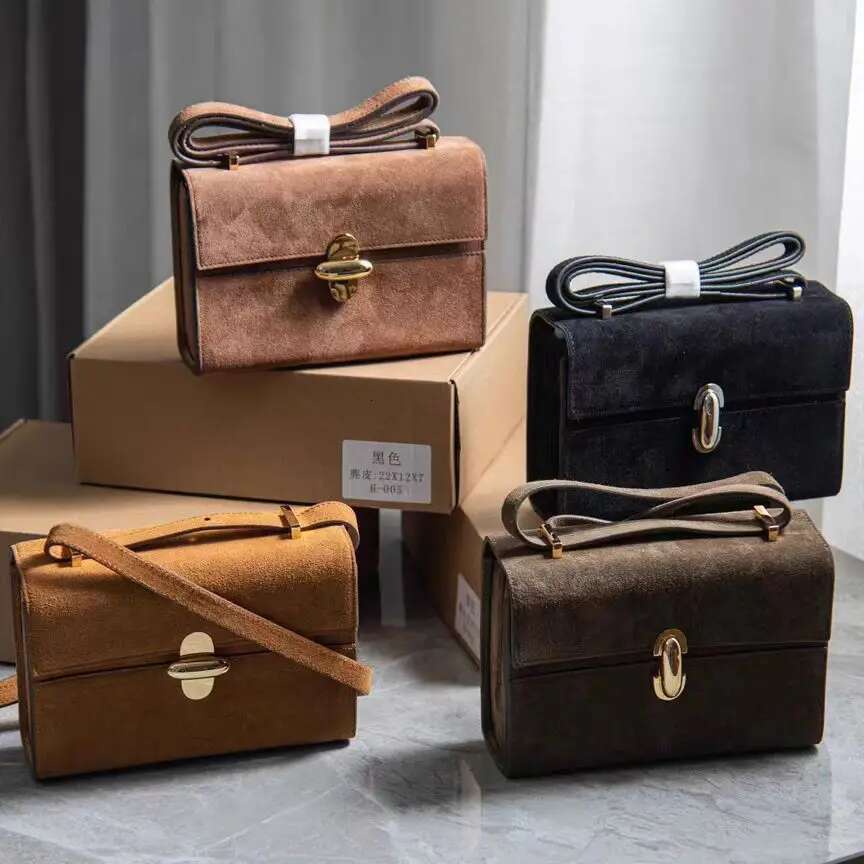 Symmetry 26 Ladies Suede Solid Color Simple One Shoulder Messenger Handbag Small Square Bag