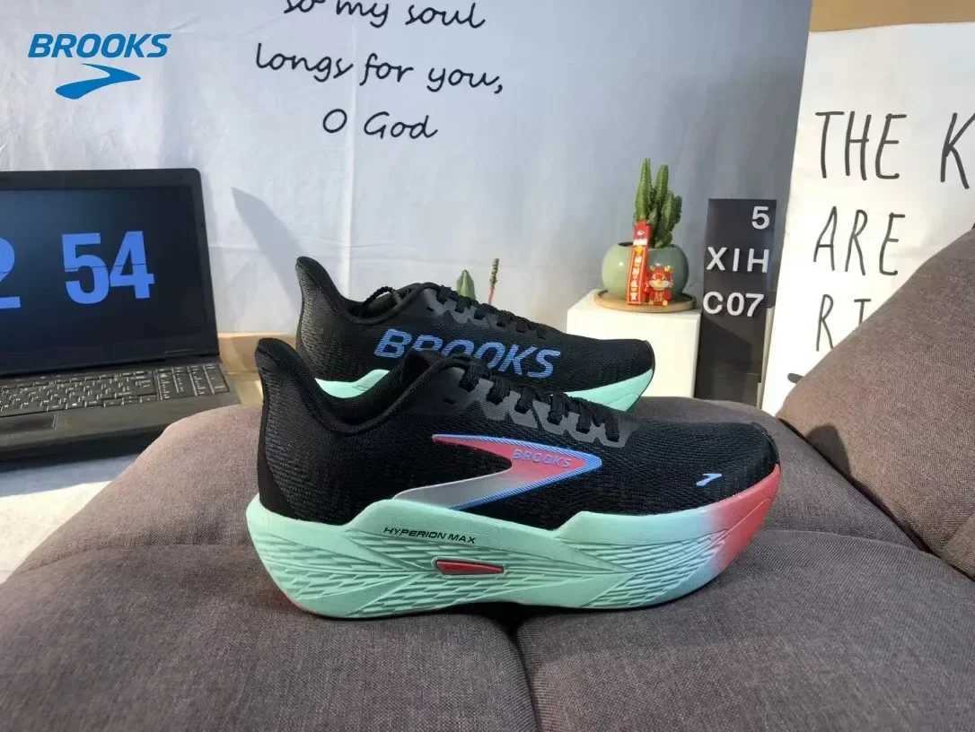 Brooks Womens Hyperion 2 Neutral Running Shoe Offers Exceptional Durability And Cushioning For Long-Distance RunnersC250410