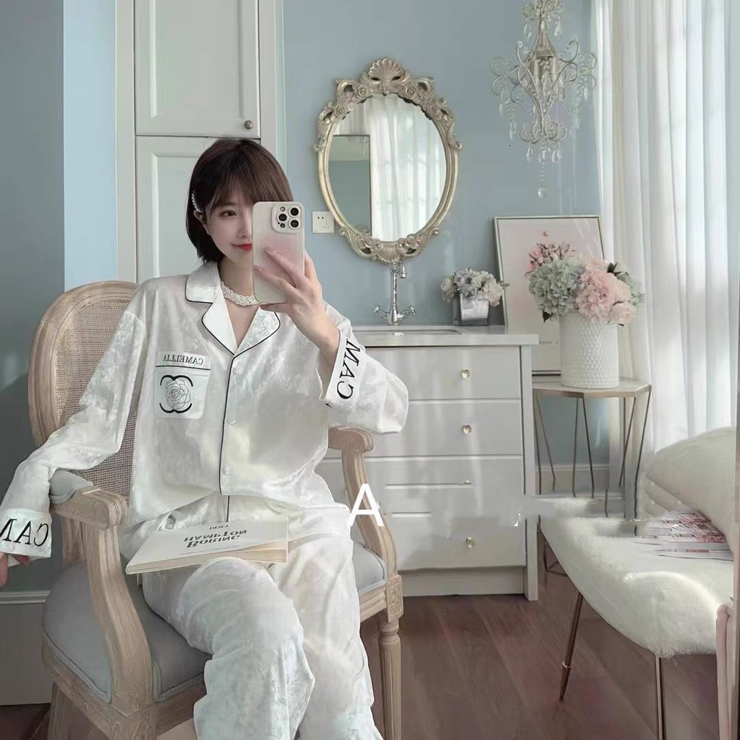 Golden Velvet Pajama Women's Spring and Autumn Designer with Chest Mat New Winter Sexy Internet Red Style Women's Pants Home Clothes Set