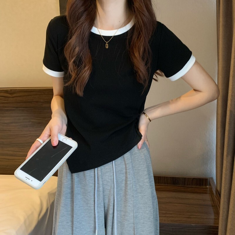2025S Designer Women S T Shirt Short Sleeved Women S New Summer Design With Contrasting Color T Shirt Fashionable And Unique Irregular Short Student T