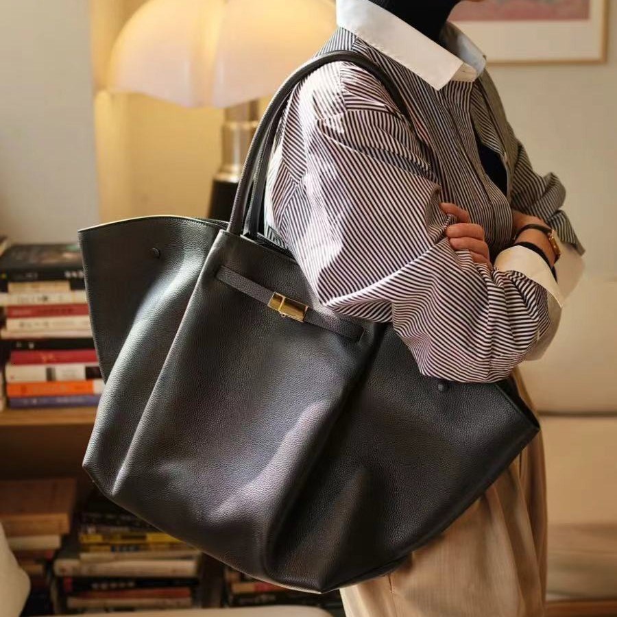 New European and American Fashion Handheld Large Capacity Popular Dumpling Bag Trendy Luxury Bag Popular Designer Bag