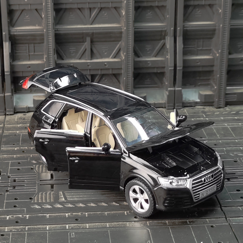 Diecast Model 1 32 AUDI Q7 SUV Alloy Car Model Diecast Toy Vehicles Metal Toy Car Model Collection High Simulation Sound and Light Kids Gift 230308