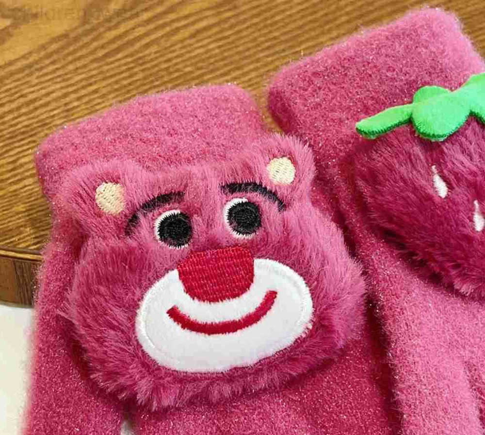 Disney Super Cute Cartoon Plush Gloves for Children Winter Warm Strawberry Bear Kindergarten Kids Writing Ages 3-8 H251107
