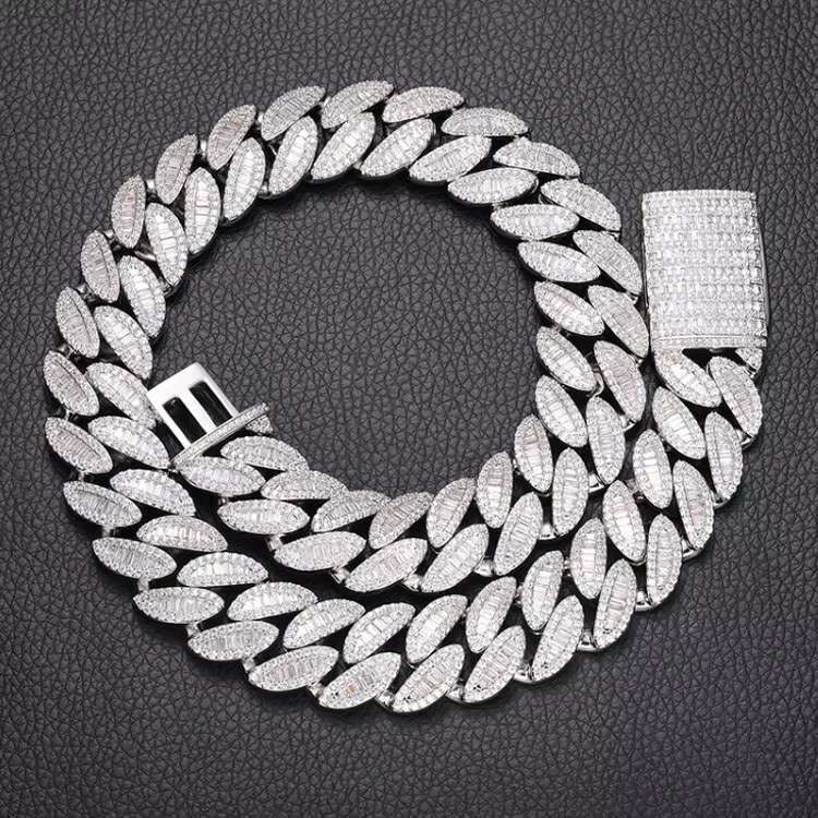 2025 Fashion Allergy Free Gloss Waterproof Moon Silica Iced Jewelry Cuban Men and Women 20mm Chain