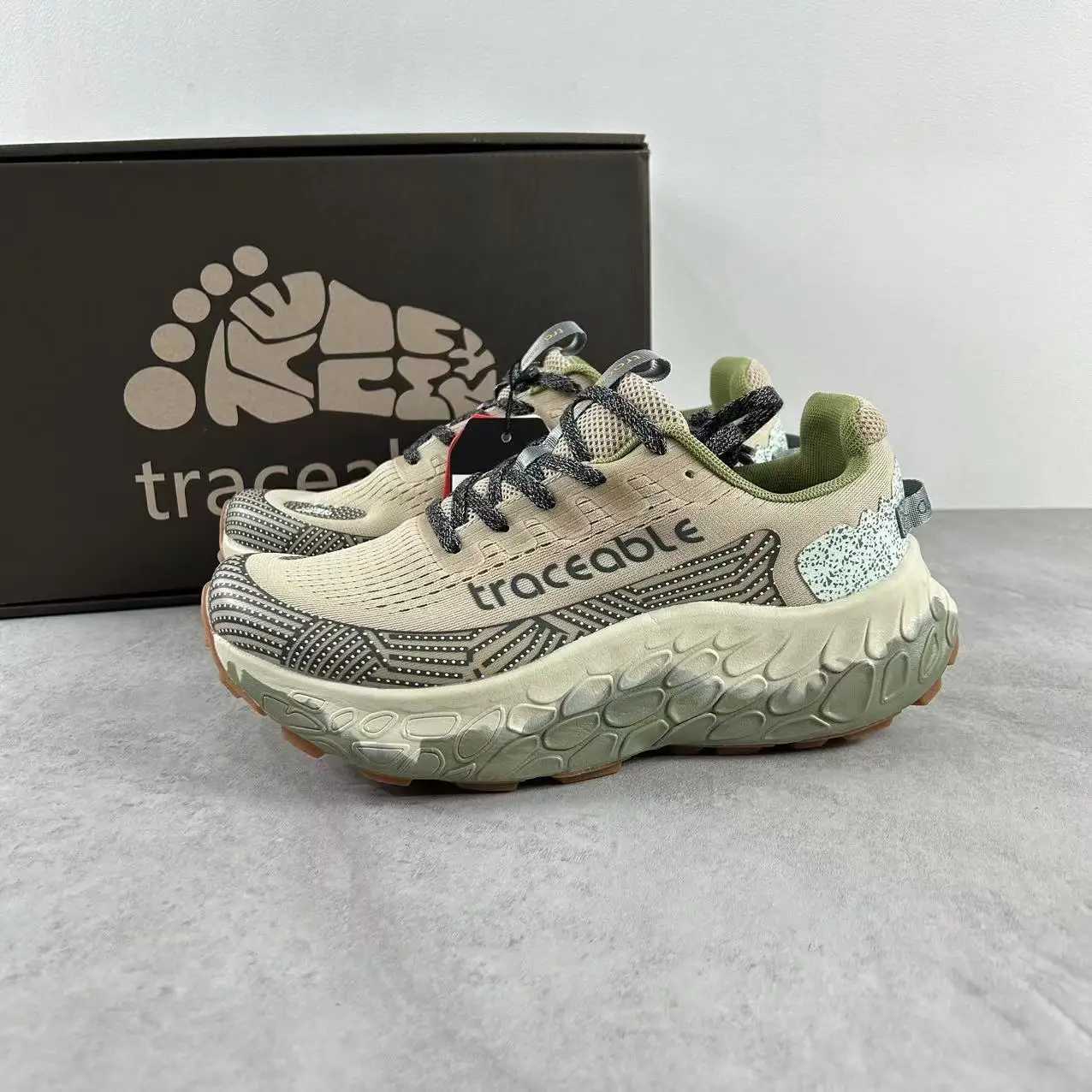 Lightweight wearable trail running shoes quty mens full palm carbon plate cushioning professional training shoesC250410