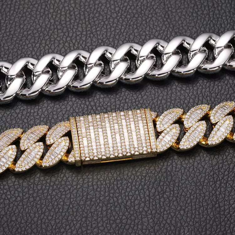 2025 Fashion Allergy Free Gloss Waterproof Moon Silica Iced Jewelry Cuban Men and Women 20mm Chain