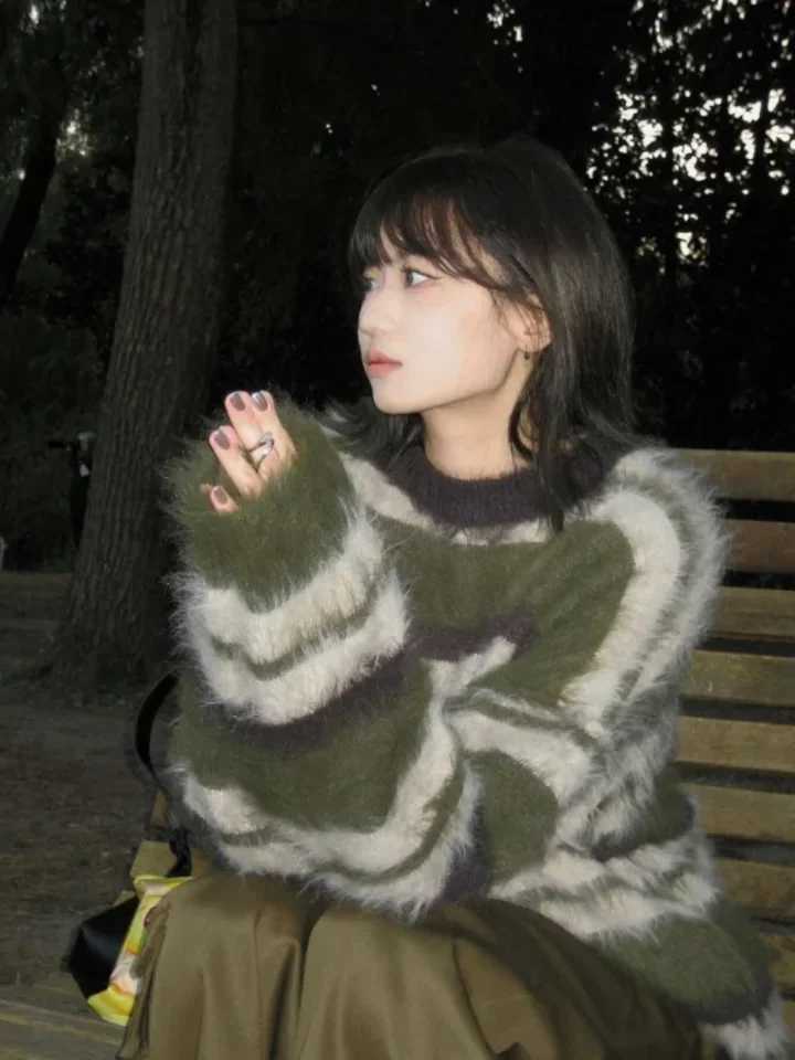 Fashion Japanese Y2K Harajuku retro striped faux mink fur thick womens sweater autumn and winter round neck pullover loose womens top Y251110