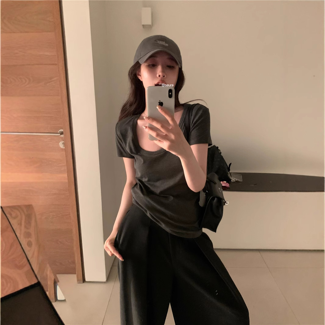 2025S Designer Women s S T shirt U neck Versatile Short Sleeved New Indoor Summer Slim Fit Slimming Front Shoulder Short Sleeved Outdoor Casual Top