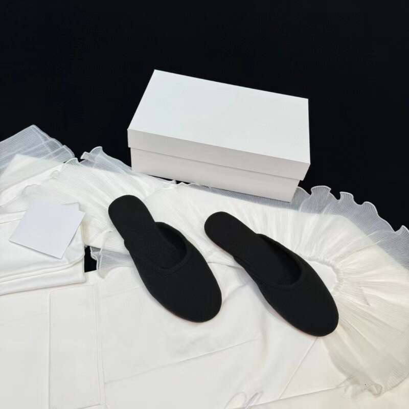 Guangzhou High-Quality 2024 Spring Summer New Style Closed-Toe Retro Mules Flat Genuine Leather Sole Sandals For Women