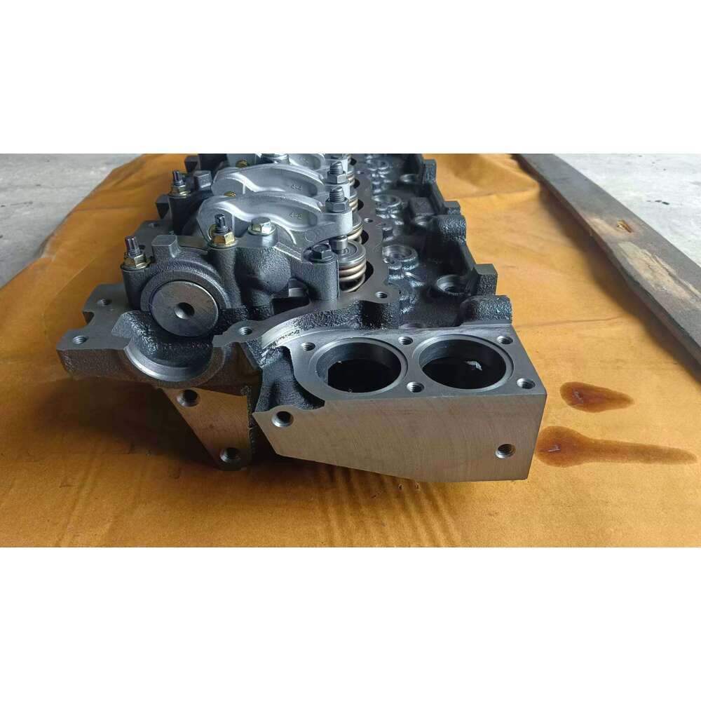 High Quality Diesel Engine Cylinder Head Complete Assembly for Isuzu NPR Auto Spare Parts 4HF1