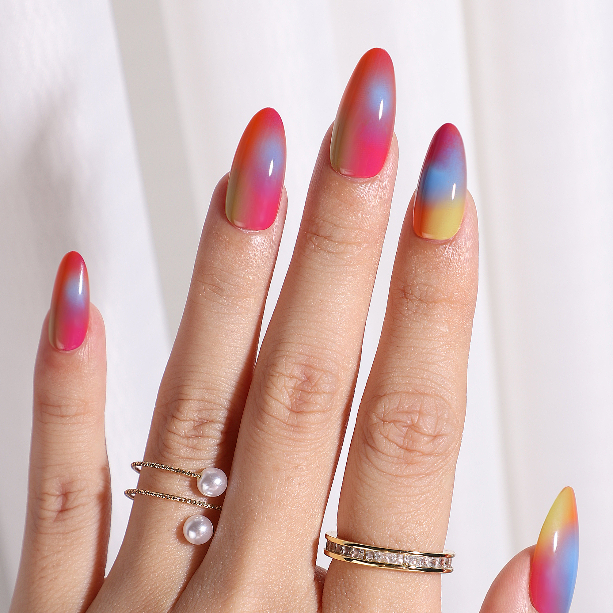Colorful and fashionable artificial acrylic nails come in a variety of designs, suitable for ladies' daily outfits, allowing you to enjoy salon-l