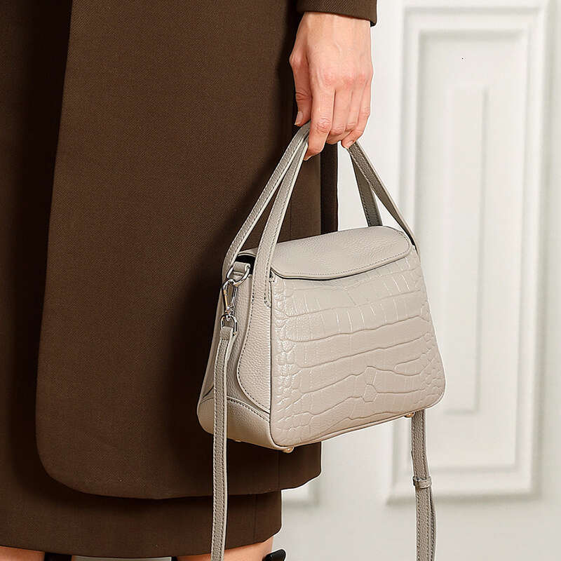 Women's Genuine Leather Tote Bag Black Crocodile-Like Texture Handbag With Ic Closure, Golden-Tone Hardware Adjustable Strap, Small Crossbody/Han