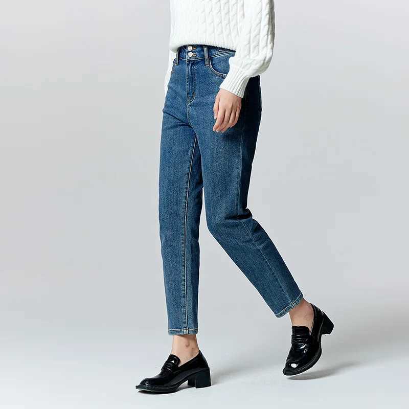 Semir Brushed Jeans Women Slim Fit Tapered Pants Winter 2025 Comfortable Basic Denim for Daily Wear C251110