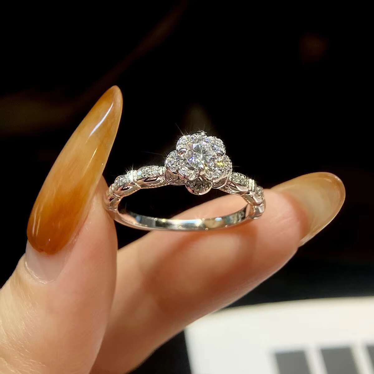 Fashion Jewelry 0.3 Mosanite Castle Rose Ring Women 925 Sterling Silver Moissanite Diamond for Engagement Ring