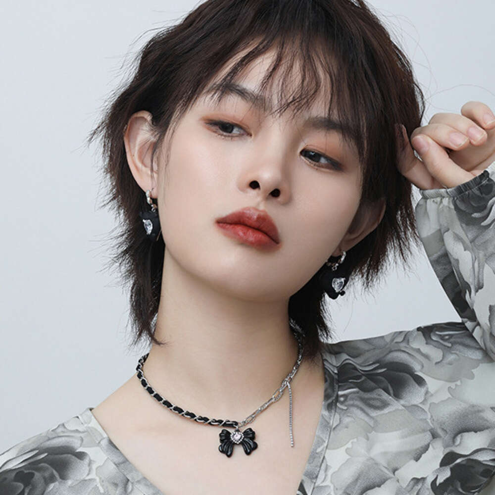 Butterfly Bow Pendant Necklace for Women, High-End Design, Unique Chain, Niche Fashion, Sweet Cool Hot Girl Style Collarbone Chain