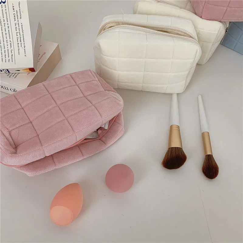 Zipper Large Solid Color Cosmetic Bag Cute Fur Makeup Bag for Women Travel Make Up Toiletry Bag Washing Pouch Plush Pen Pouch 251110