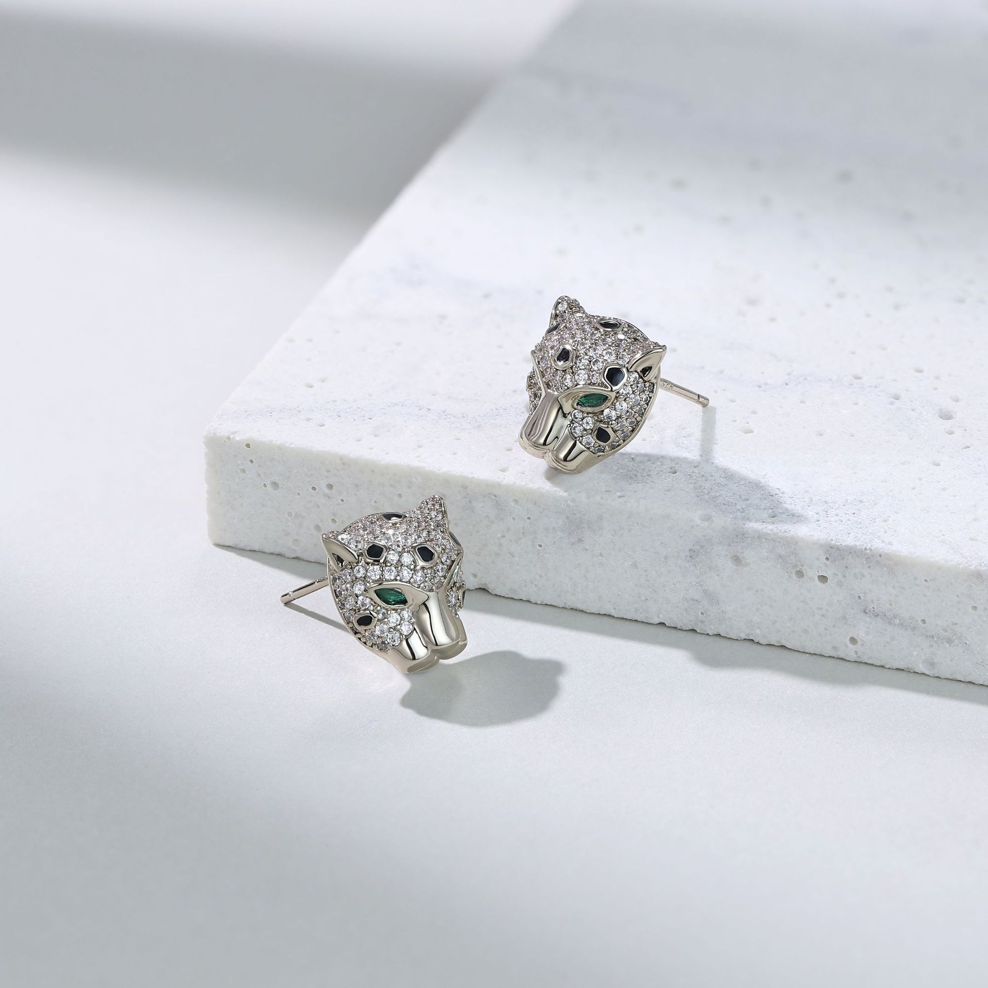 Designer Earring Green Eyes Leopard Stud Earrings Paved AAA Zircon Diamond 925 Sterling Silver Panther Earrings for Women Earbone Clip best Gift Jewel