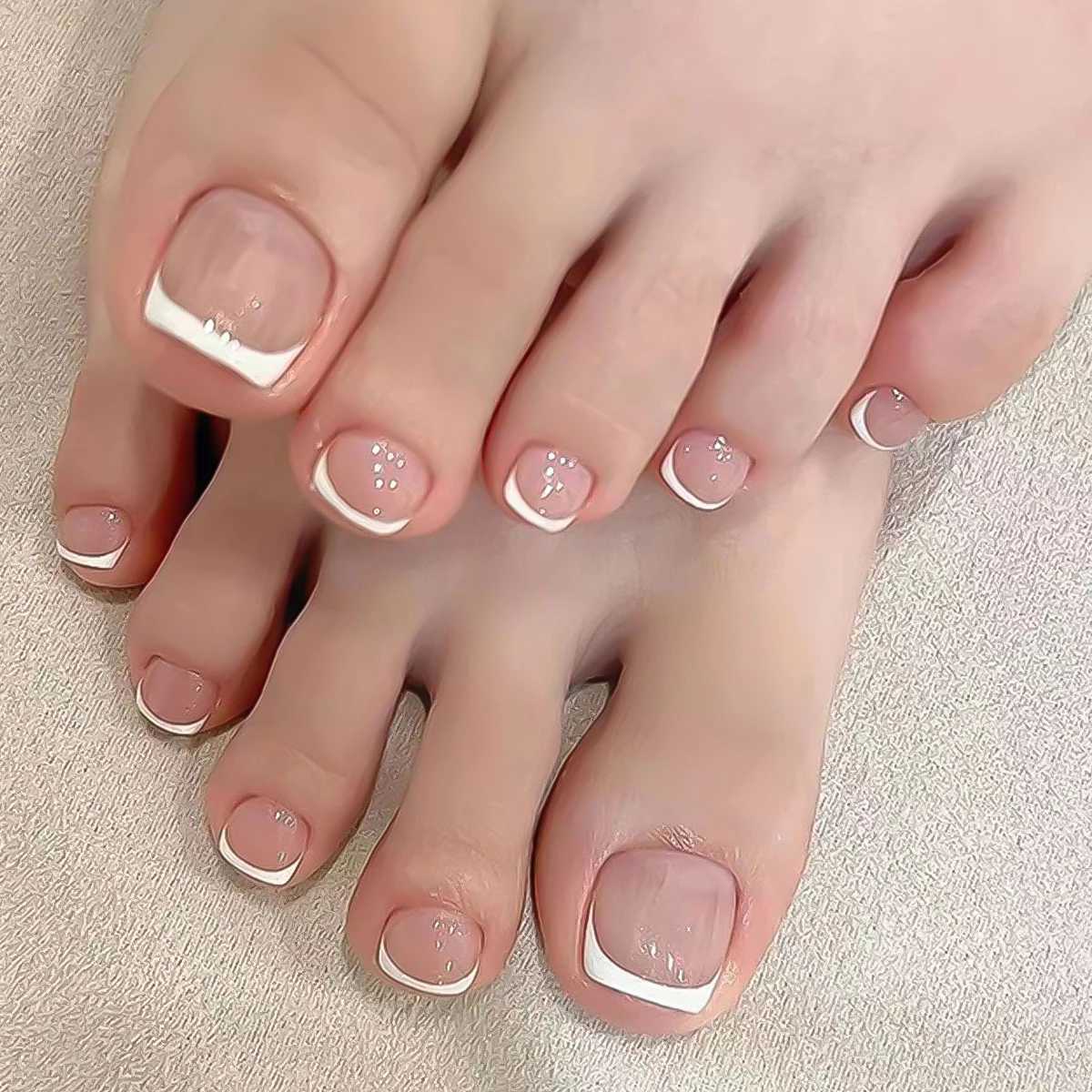 24 pieces of simple press Toenails silver glitter powder fake toe nails short square fake nails for women summer barefoot decoration W250410