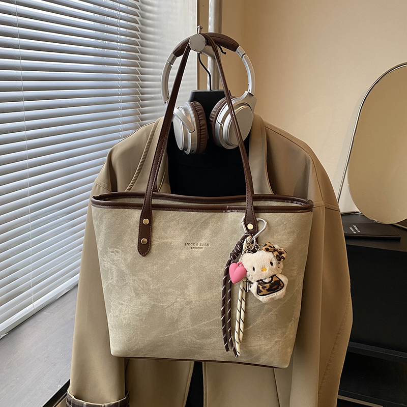 Ladies' summer vintage high-end wide shoulder bag, casual simple versatile crossbody bag, high-end commuting leisure bag, shopping bag, versatile