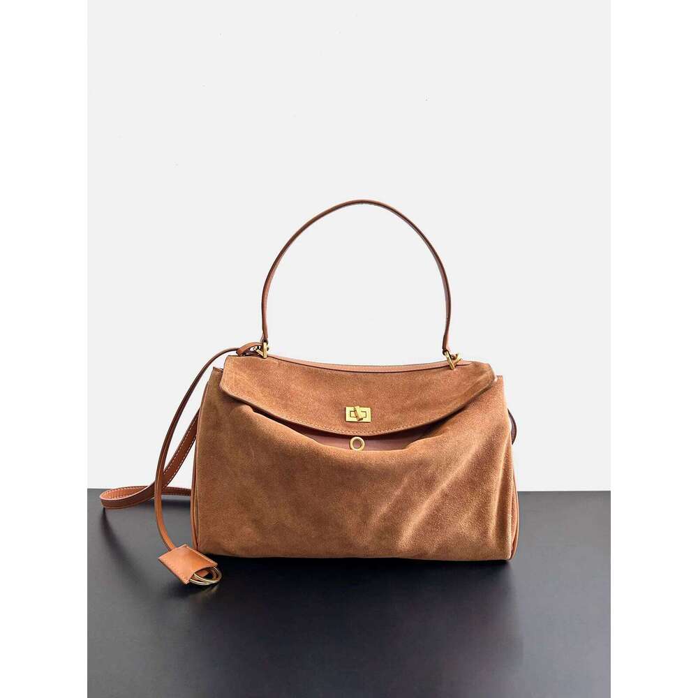 Atmospheric fashion lock cowhide women's 2025 new chain lightweight texture foreign soft leather crossbody bag