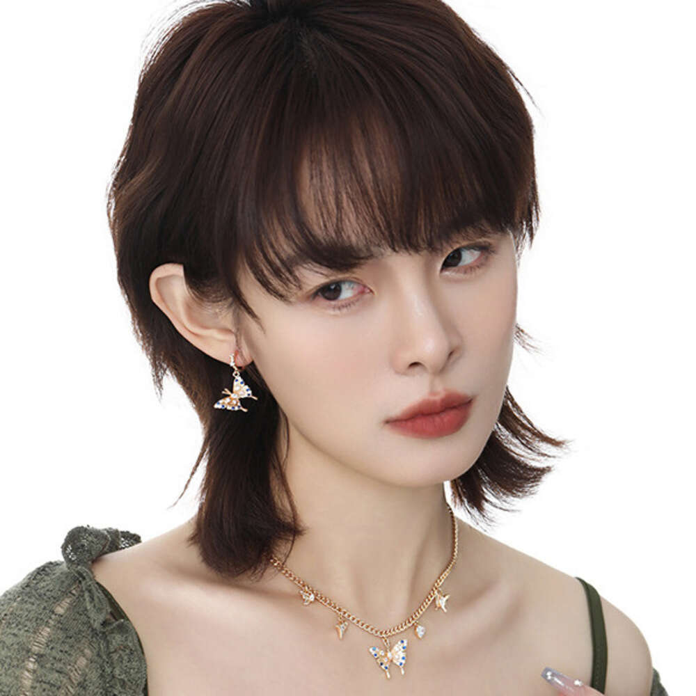 DHcollections Elegant and luxurious butterfly-shaped zirconia earrings for ladies. Fashionable, niche, high-end, with a touch of the Little Shangfeng 