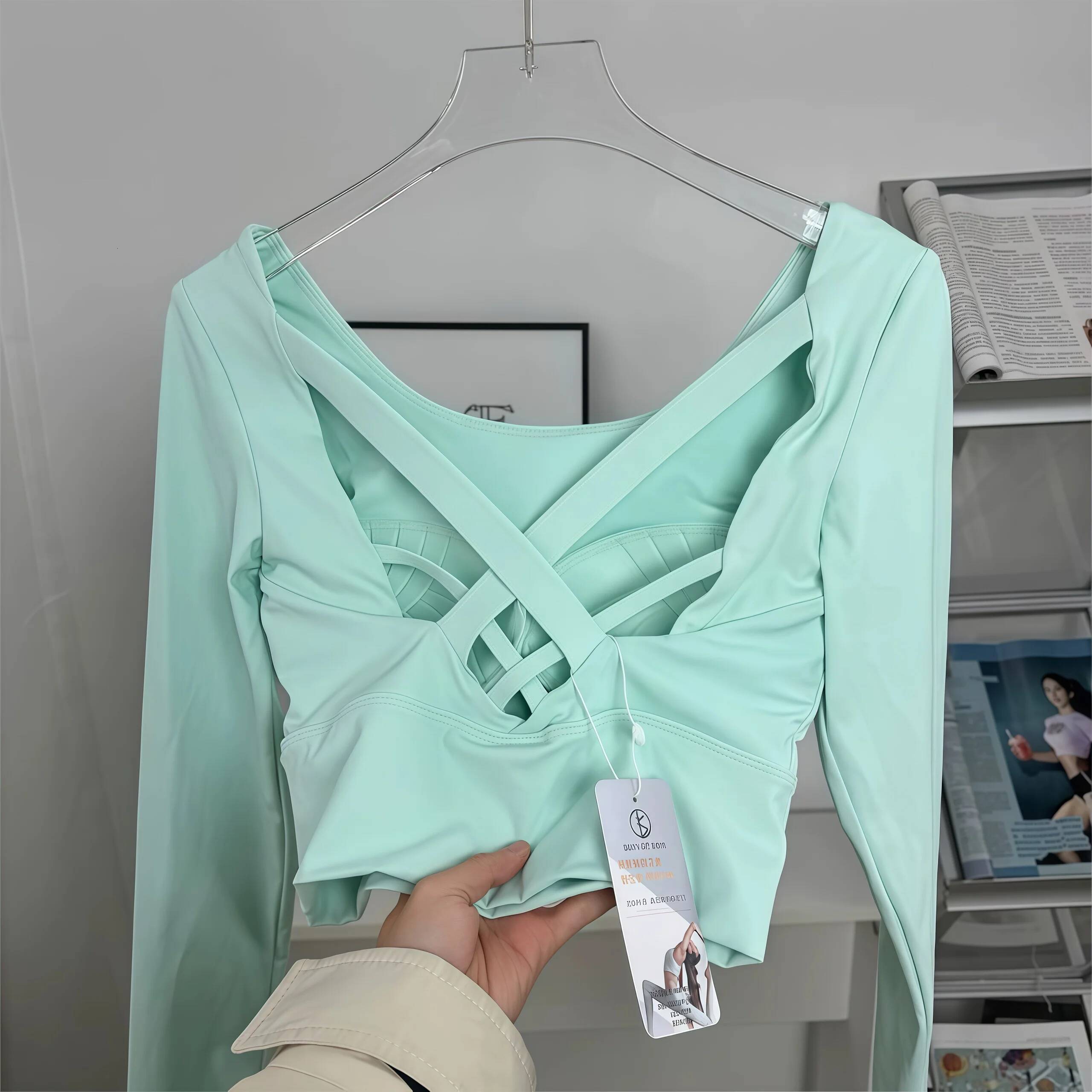 Women's Long-Sleeve Yoga with Built-In Bra, Fitness Pilates Sports Top, Training Outfit for Outdoor Wear