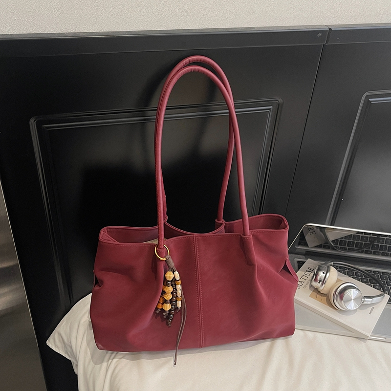 Summer new women's retro high-end wide shoulder bag, casual versatile crossbody bag, high-end commuting leisure bag, shopping bag, versatile wome