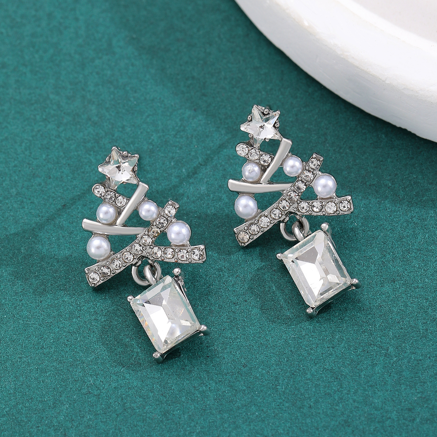 Dia-encrusted Imitation Pearl Christmas Tree Stud Women's Party Earrings