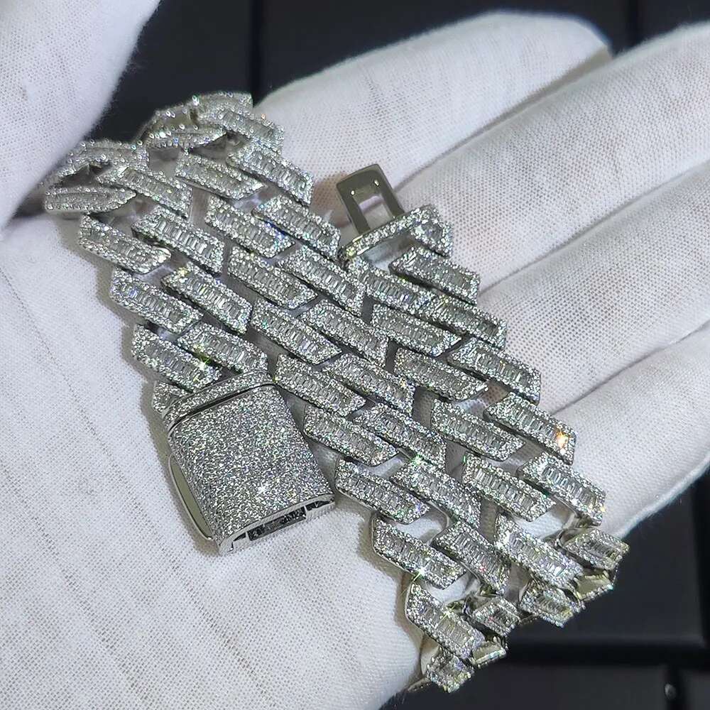 ESKEEM Custom Jewelry 925 Silver 18mm Moissanite Cuban Chain Round T Shape VVS Moissanite Bracelet