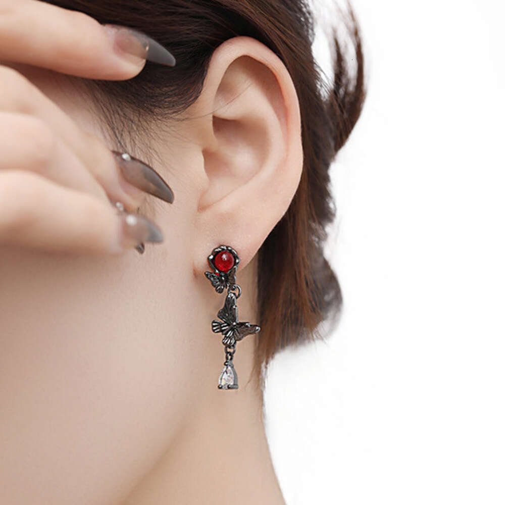 Black Butterfly Niche Light Luxury High-end Exquisite Zircon Dark Style Vintage Earrings