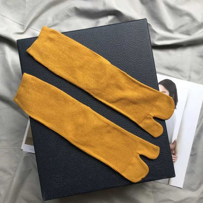 Mens Split Style Shoes and Socks Solid Color Breathable Cotton Split Style Shoes and Socks Simple and Comfortable Japanese Harajuku Tabi Socks X250410